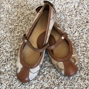 Coach flats